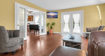 Sunflower Manor; Your Wine Country Family Retreat