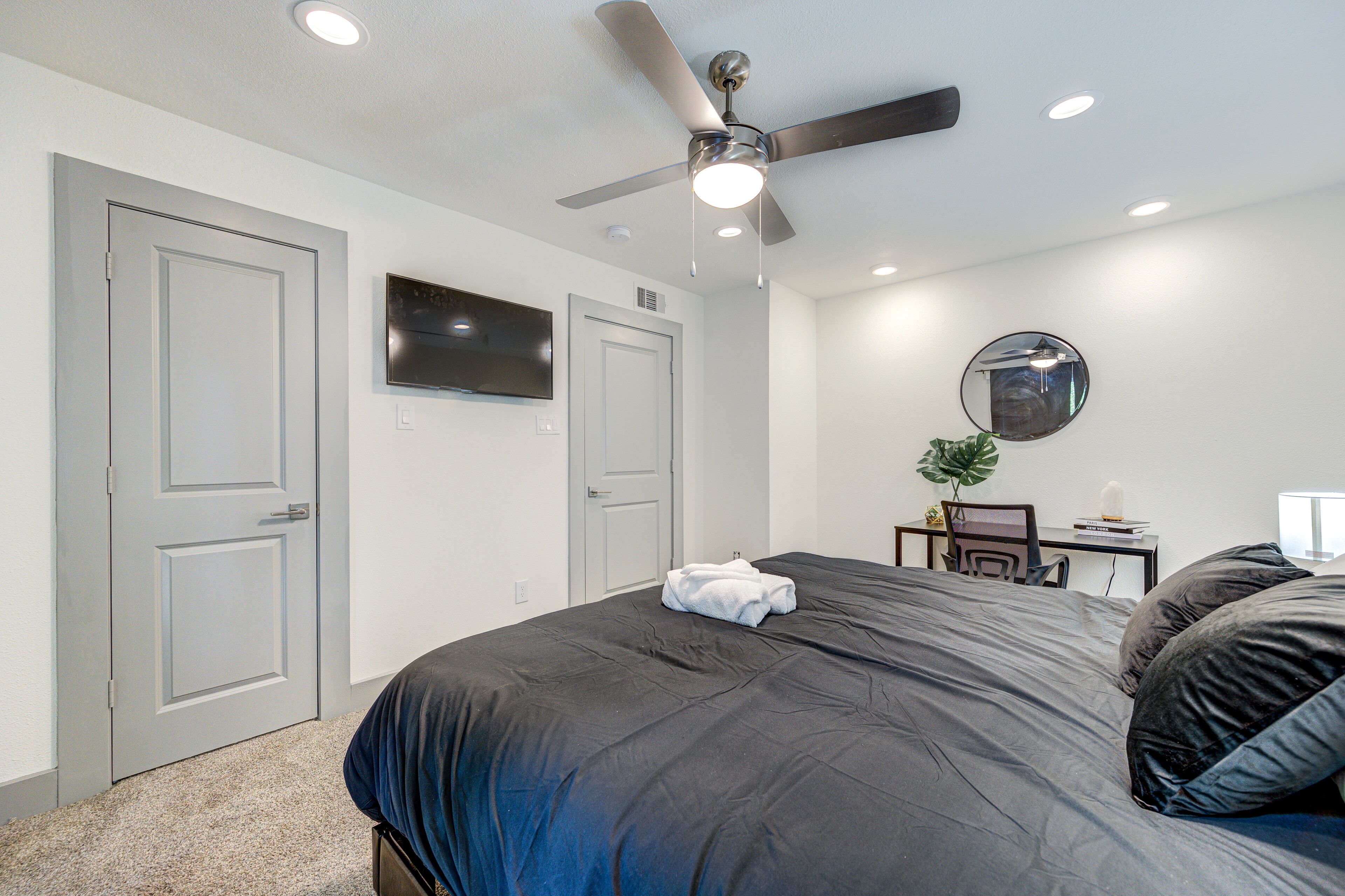 Between DT & Museum District, Walk to Shop & Eat