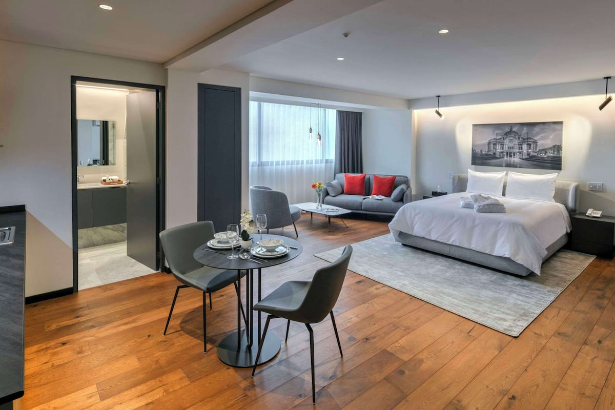 Superior Suite, 1 Katil Ratu (Queen) | 1 bilik tidur, gebar bulu kapas, bar mini, peti besi dalam bilik