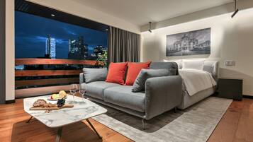 1 habitación, edredón, minibar y caja de seguridad en la habitación