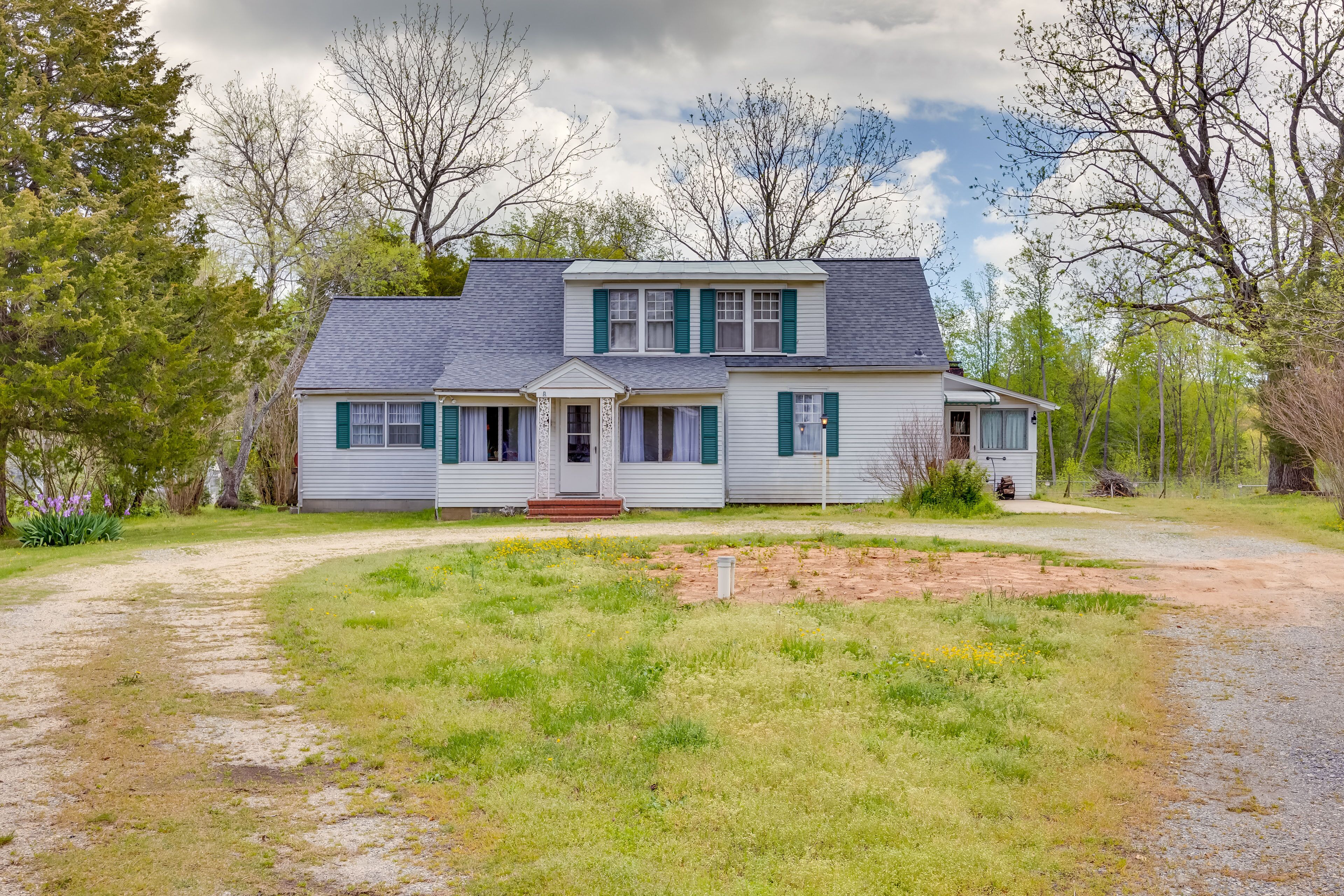 Country Getaway in Kinsale: Sunroom, Pond Access!