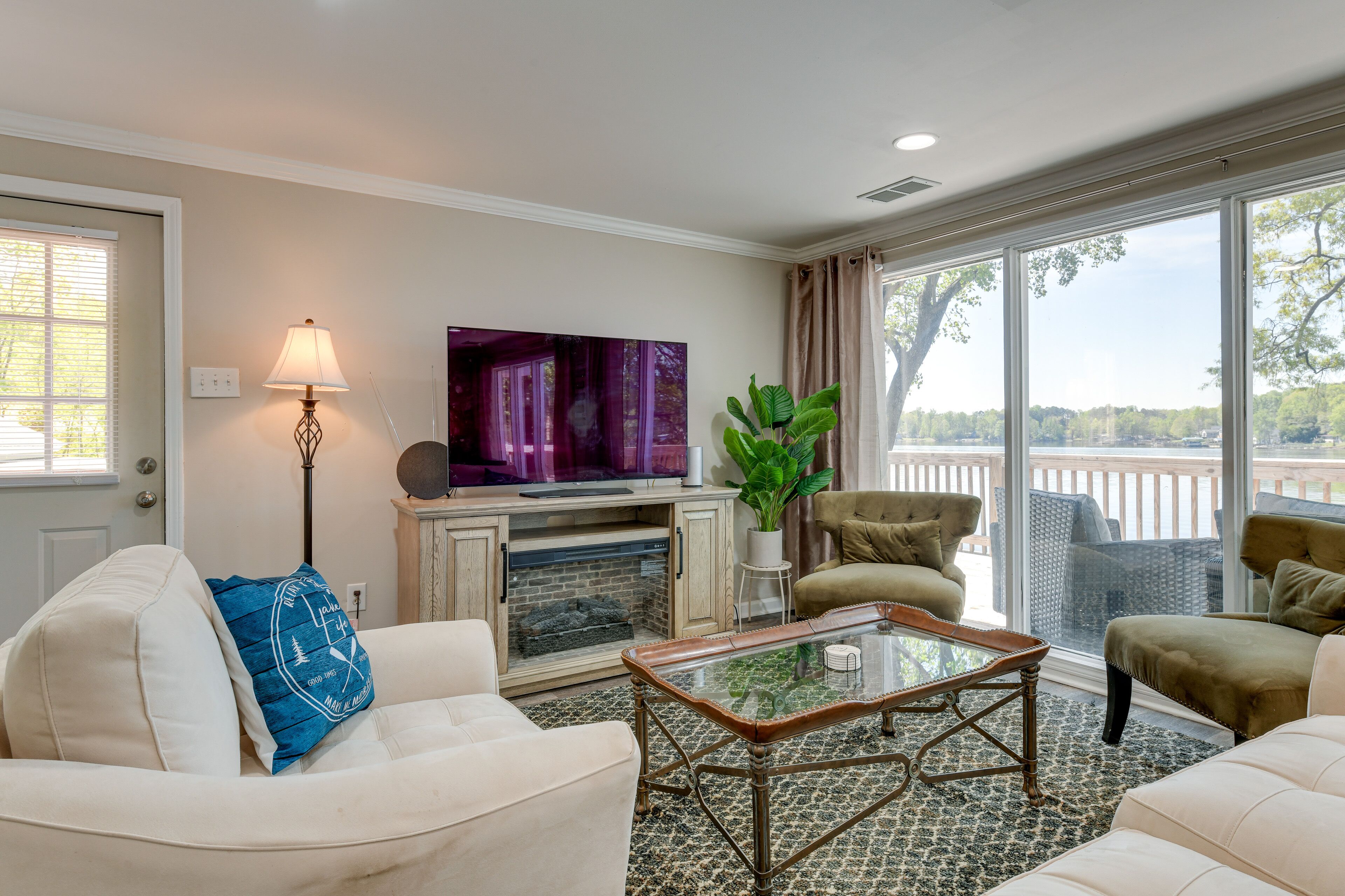 Pet-Friendly Lexington Vacation Rental on Lake!