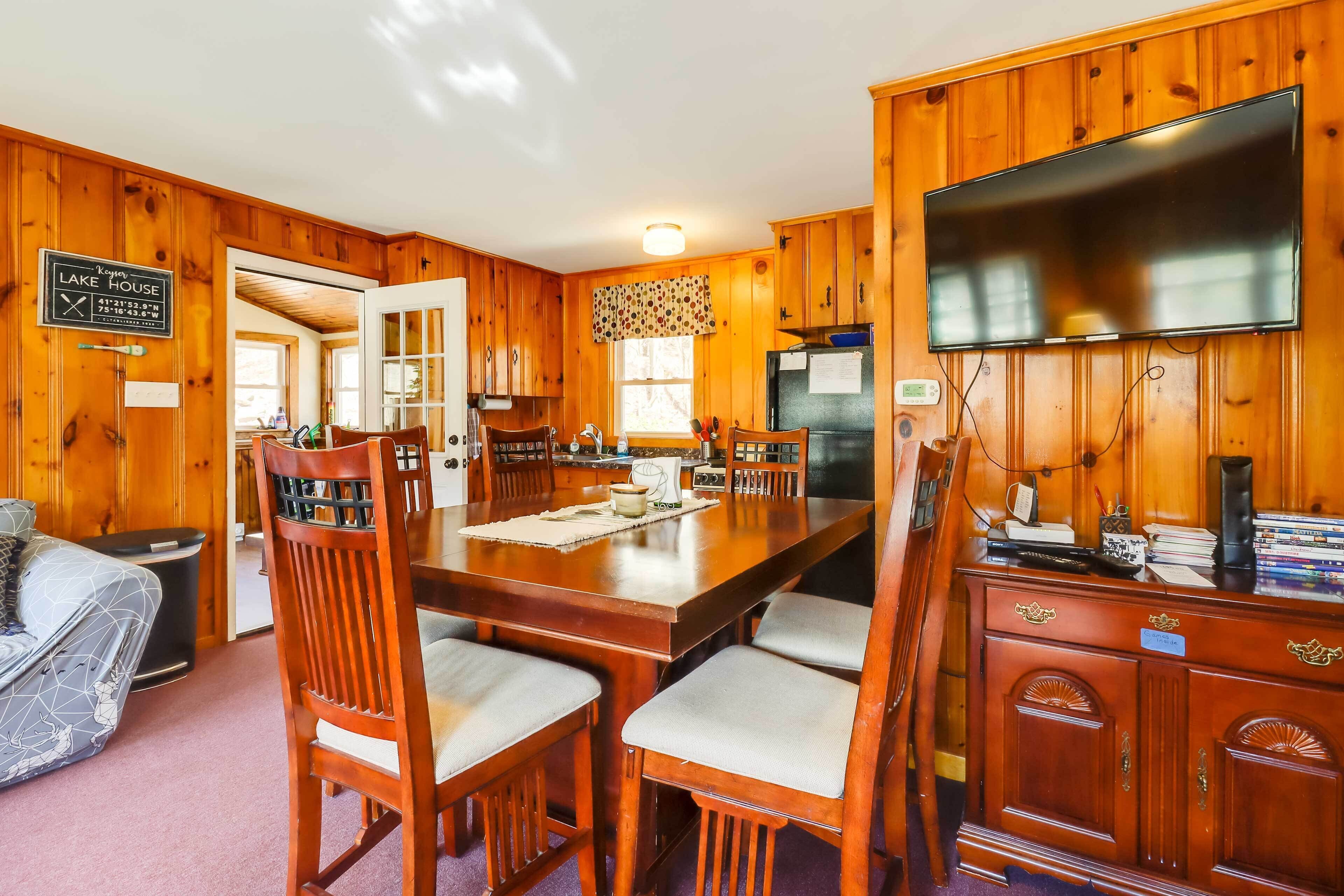 Lake Wallenpaupack Cabin w/ Boat Trailer Parking