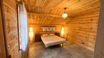 3 bedrooms, in-room safe, iron/ironing board, travel cot
