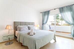 3 soverom, safe på rommet, strykejern/-brett og wi-fi (inkludert)