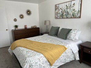 2 chambres, fer et planche à repasser, Wi-Fi, draps fournis