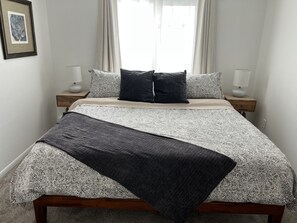 2 habitaciones, tabla de planchar con plancha, wifi y ropa de cama 