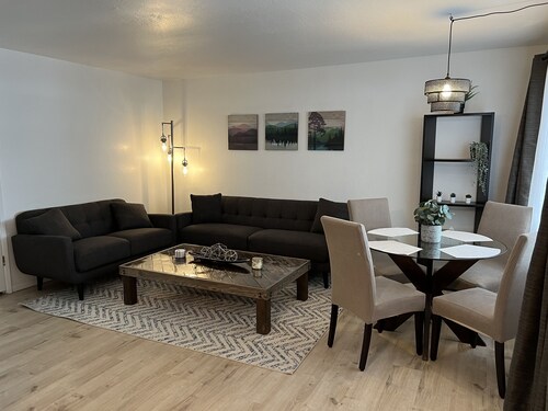 #10 Midtown 2 BR Top Floor Apt