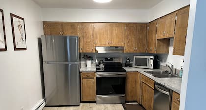 #10 Midtown 2 BR Top Floor Apt
