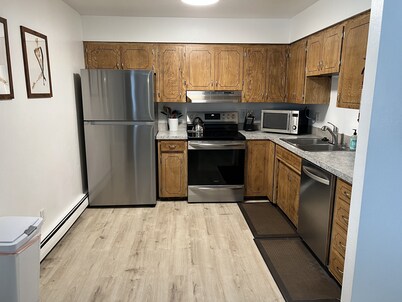 #10 Midtown 2 BR Top Floor Apt