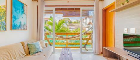 Basic-Apartment | Wohnbereich | 32-Zoll-Smart-TV mit Digitalempfang, Fernseher