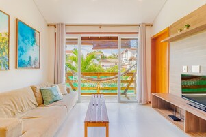 Apartamento básico | Área de estar | Smart TV 32 polegadas com canais digitais, TV