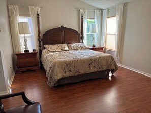 3 bedrooms, desk, iron/ironing board, WiFi