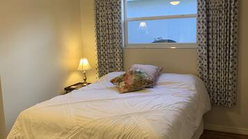 3 bedrooms, desk, iron/ironing board, WiFi