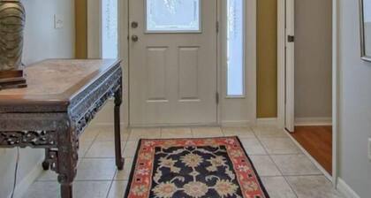 Luxurious Home in The Villages: 3 BR/3 BA
Just updated