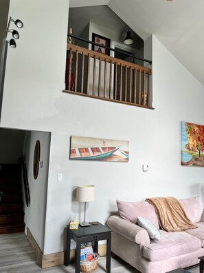 Televisión y chimenea