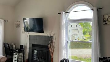 Télévision, cheminée