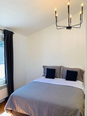 8 bedrooms, WiFi, bed sheets - The Natura Eastman -20 people with spa-4 acres (Saint-Étienne-de-Bolton)