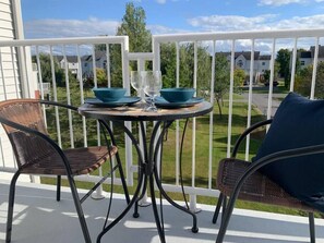 Outdoor dining - Loft Philémon - 5 minutes from Mont Orford/Magog (Magog)