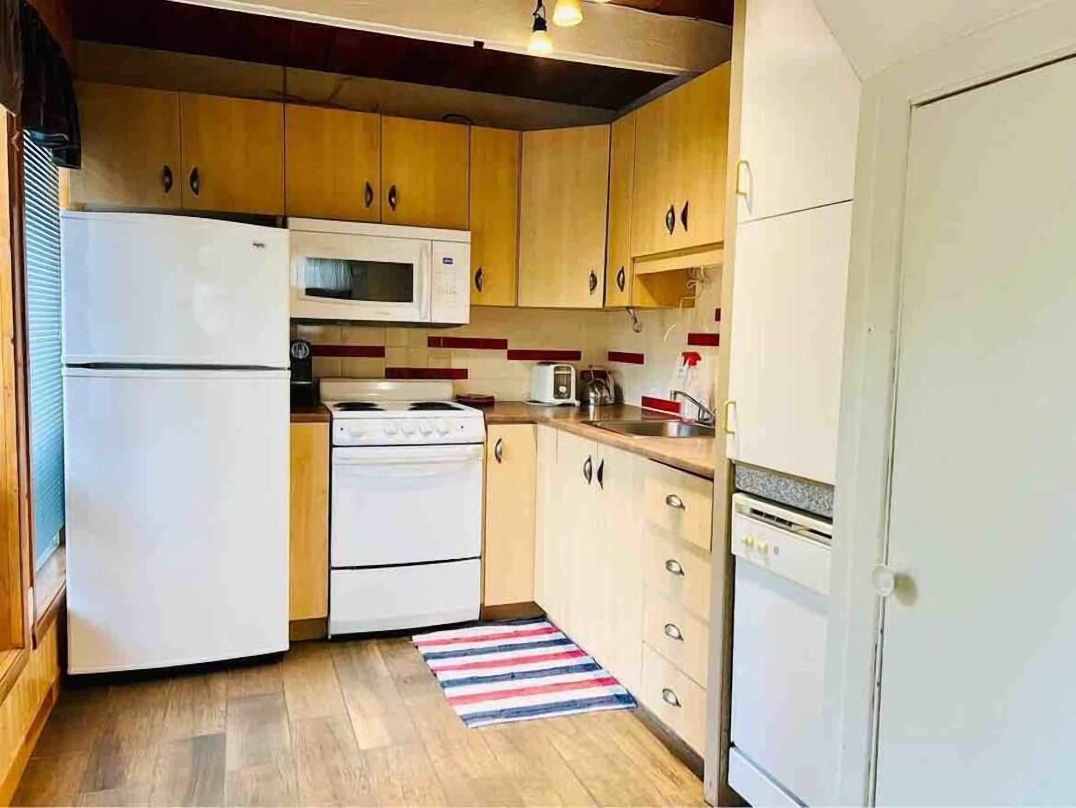 Montagnard-SPA-Mont-Orford-SEPAQ-Wood fireplace