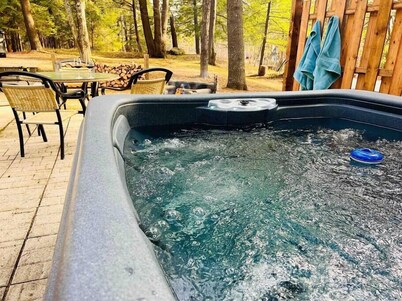 Montagnard-SPA-Mont-Orford-SEPAQ-Wood fireplace