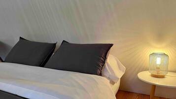 2 bedrooms, WiFi, bed sheets