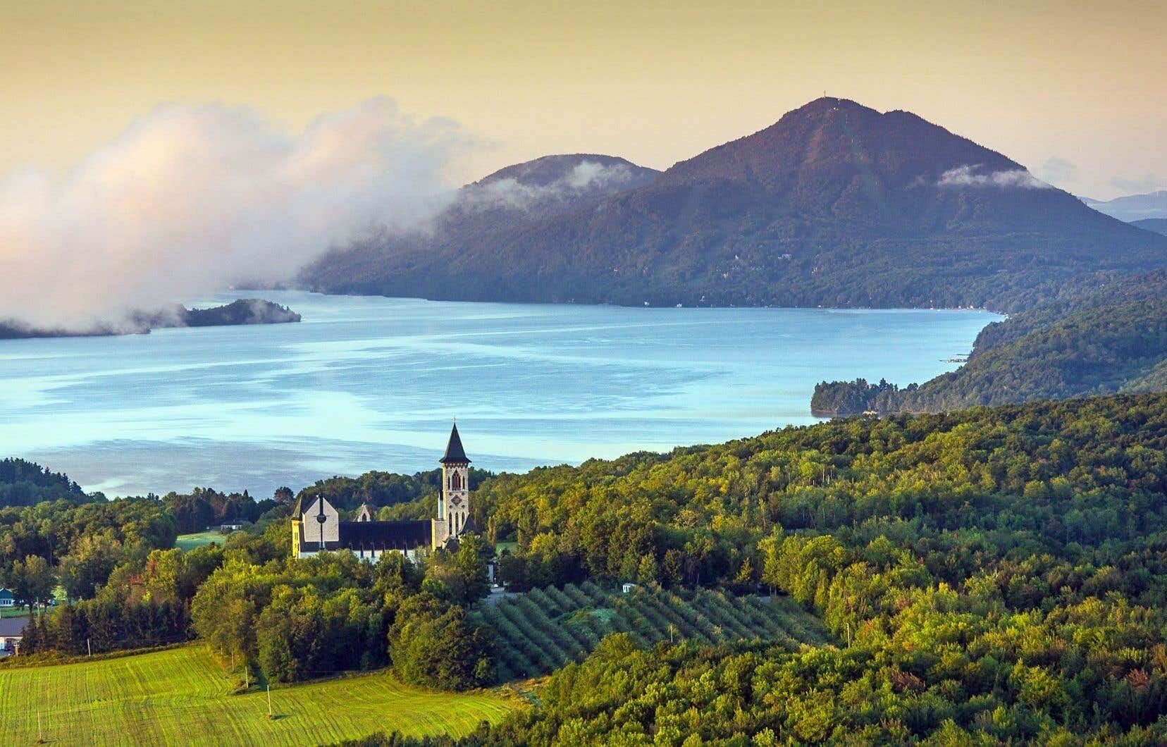 Vue du Lac Memphrémagog et du Mont Owls Head