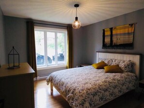 3 bedrooms, iron/ironing board, WiFi, bed sheets