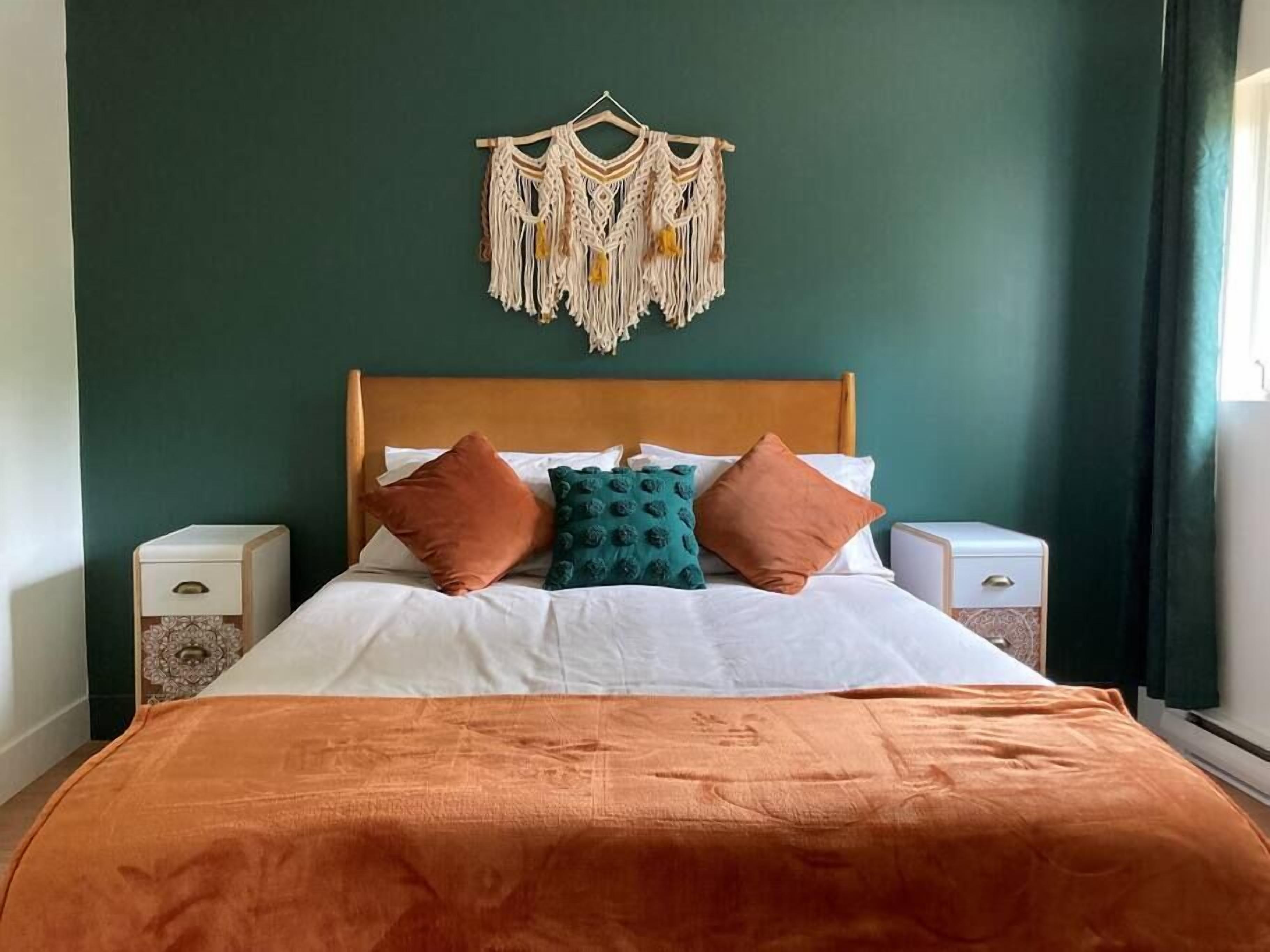 The Surf N Turf-Spa-Eastman-Lake Access