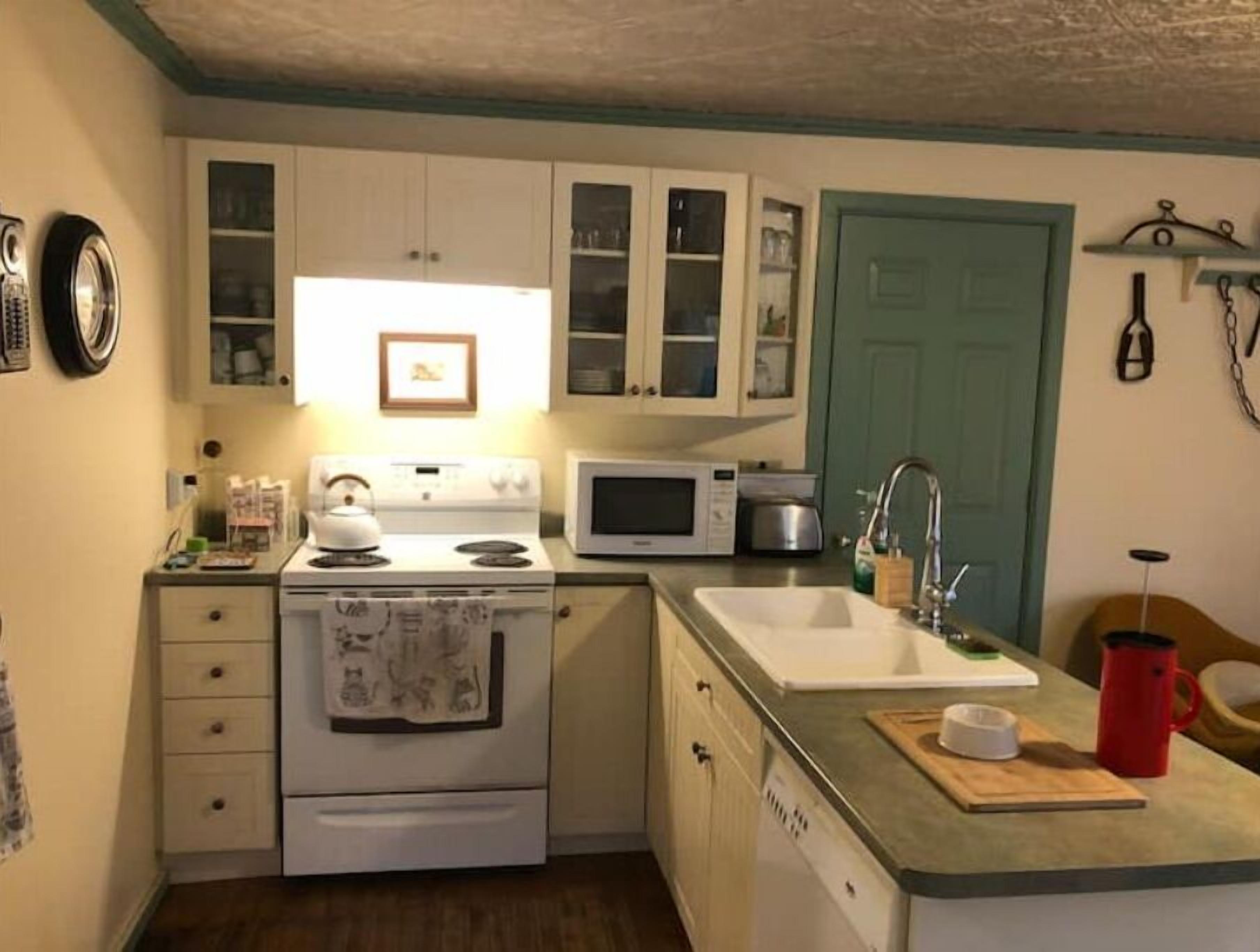 Irish Farmhouse from 1890 North Kawartha