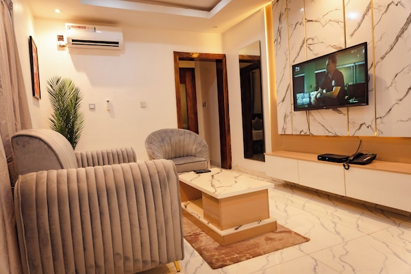 43-inch Smart TV with satellite channels, TV