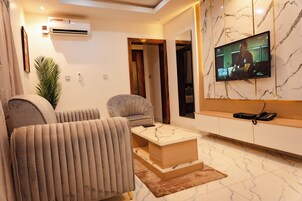 43-inch Smart TV with satellite channels, TV