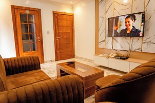 43-inch Smart TV with satellite channels, TV