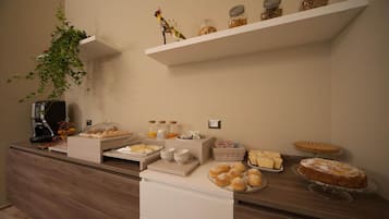包含每日自助早餐