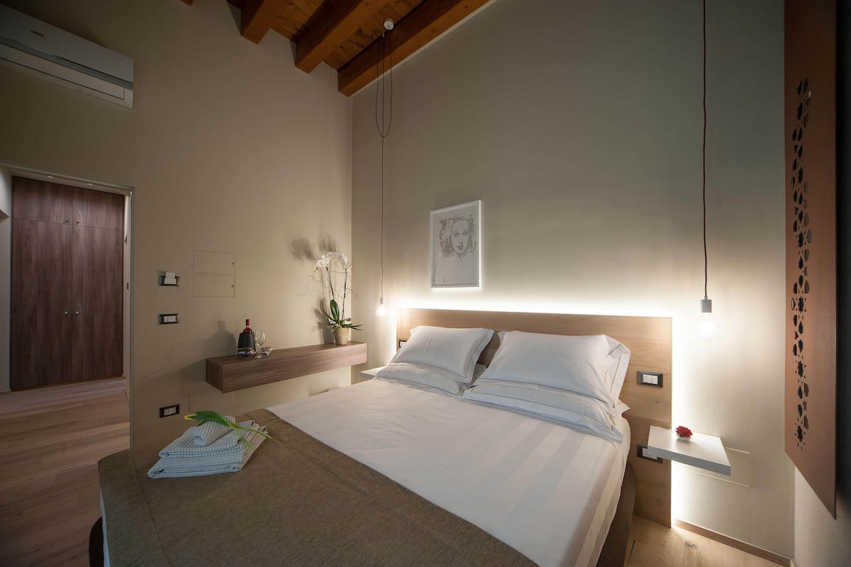 Sábanas de algodón egipcio, ropa de cama de alta calidad y minibar