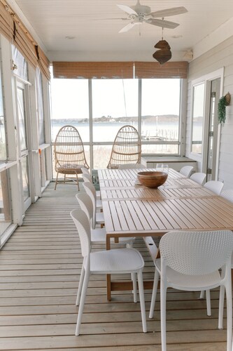 250 ft Private Beach & Dock- The Perfect Riverfront Family Friendly Retreat