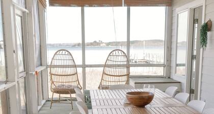 250 ft Private Beach & Dock- The Perfect Riverfront Family Friendly Retreat
