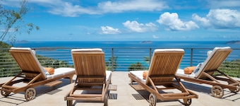 Sugar Hill Villa- Breathtaking North Shore views from the private pool deck