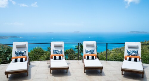 Sugar Hill Villa- Breathtaking North Shore views from the private pool deck