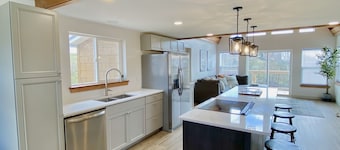 Family Cabin with Treehouse & Pond near Branson