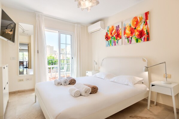 1 bedroom, in-room safe, iron/ironing board, free WiFi