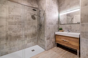 Eco-friendly toiletries, hair dryer, towels