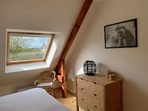 5 habitaciones, tabla de planchar con plancha y cuna de viaje 