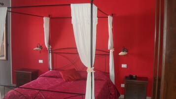 Quarto casal clássico | Berço de viagem, Wi-Fi de cortesia