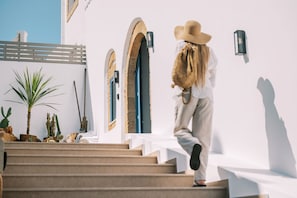 Vista frontal de la propiedad