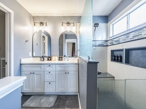 Amenidades de baño gratuitas y secadora de cabello 