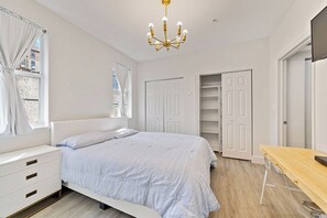 3 bedrooms, desk, iron/ironing board, travel cot - Resort Style Villa - Beach Access (Hallandale Beach)