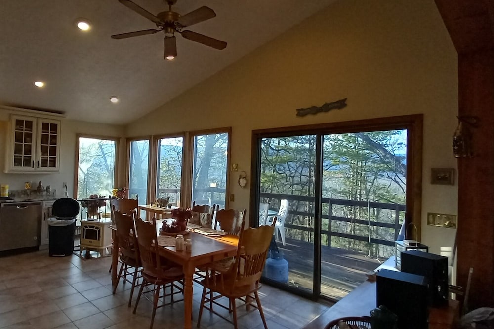 Beautiful Mountain Chalet with views, ski, golf, lake and mountain bike trails