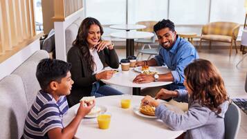 Desayuno buffet incluido todos los días