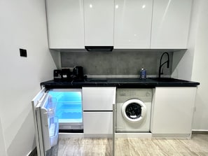 Kühlschrank, Mikrowelle, Ofen, Toaster